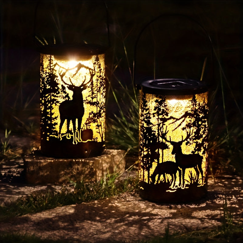 1 Solarbetriebene Eisenkunst-Laterne mit Hirsch- und Waldmotiv - Wasserdicht IPX4, Eingebauter 1.2V-Akku, Außengarten- & Terrassendekoration, Solare Außenbeleuchtung für Nachtambiente, Solar-Außendeko, Terrassenbeleuchtung