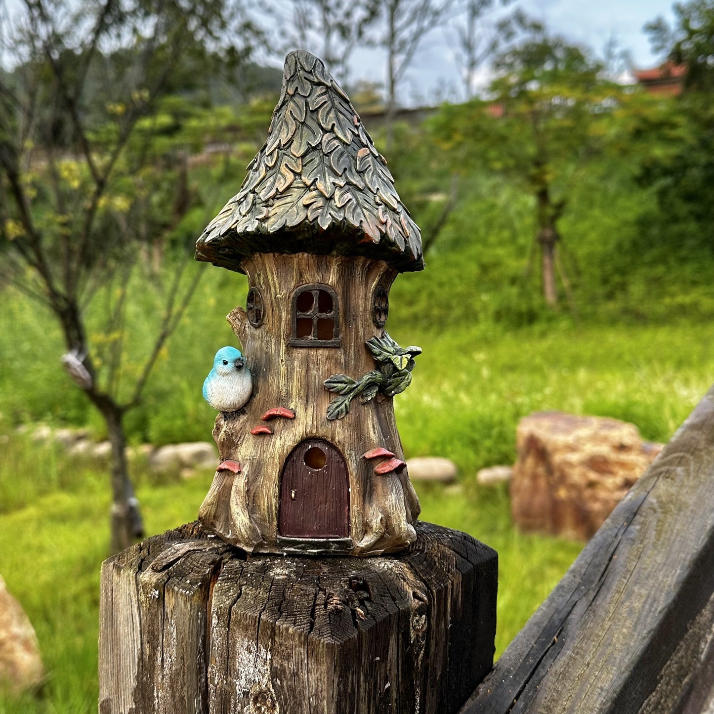 Solar Baumhaus Licht für Garten und Innenhof, Outdoor Rasen Dekorative Statue Landschaftslampe