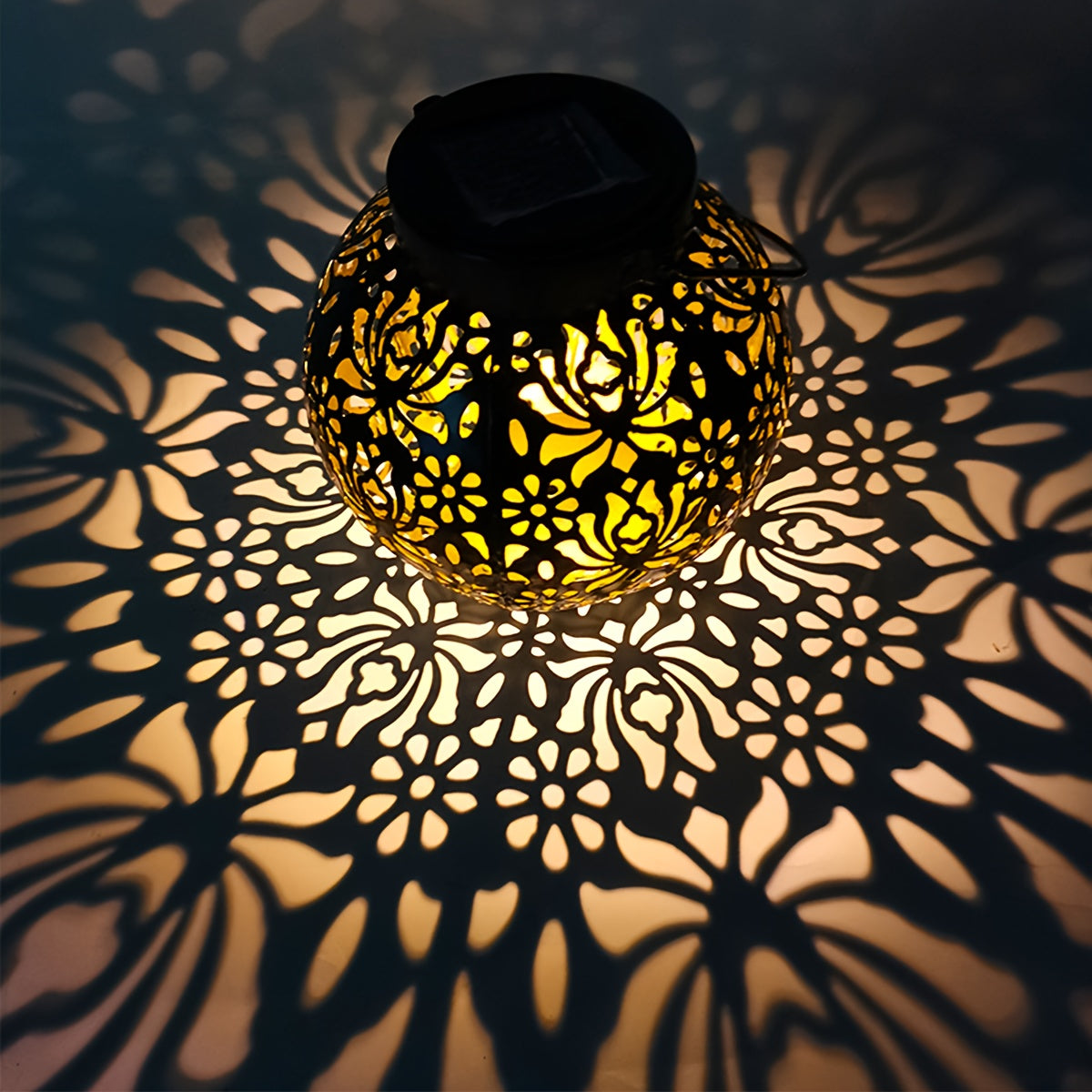 2 Stück Outdoor-Solarhängelampe, Dekolicht mit Griff für den Schreibtisch, Marokkanische LED-Laterne aus Metall, Solarlicht für Garten, Terrasse, Rasen und Hinterhof