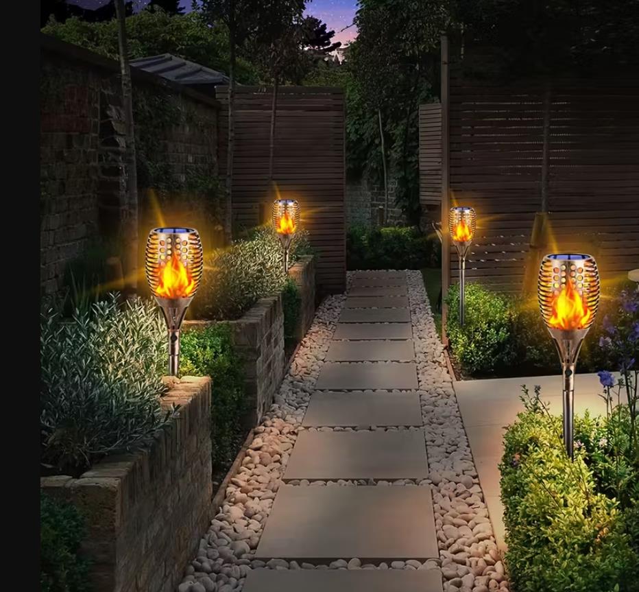 Solar Fackeln für Draußen  1/2/4er 96 LED Solarfackeln für Außen Flackernd XXL groß Solarlampen für Außen Garten, IP65 Wasserdichte Solarleuchten Garten - Ein stilvolles Gartenbeleuchtung