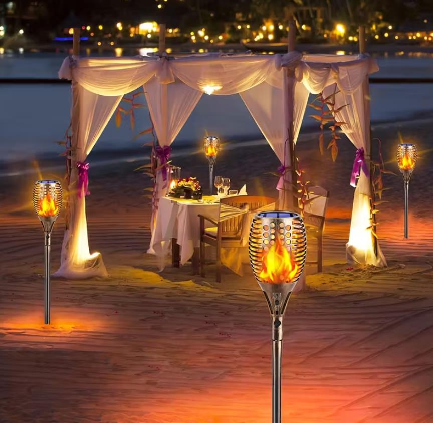 Solar Fackeln für Draußen  1/2/4er 96 LED Solarfackeln für Außen Flackernd XXL groß Solarlampen für Außen Garten, IP65 Wasserdichte Solarleuchten Garten - Ein stilvolles Gartenbeleuchtung